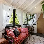 The Betty - A 1920S Vintage Bungalow