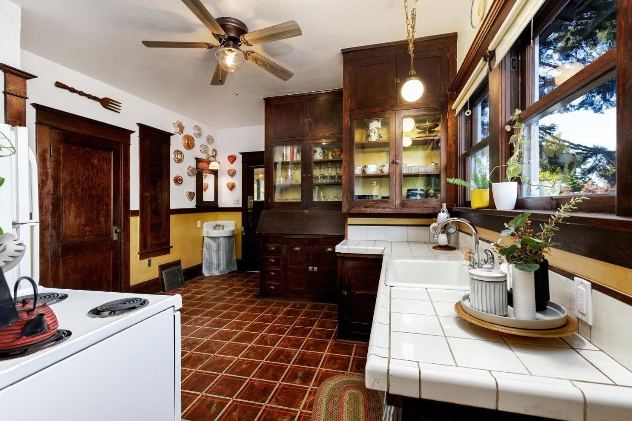 The Betty - A 1920s Vintage Holiday home Portland